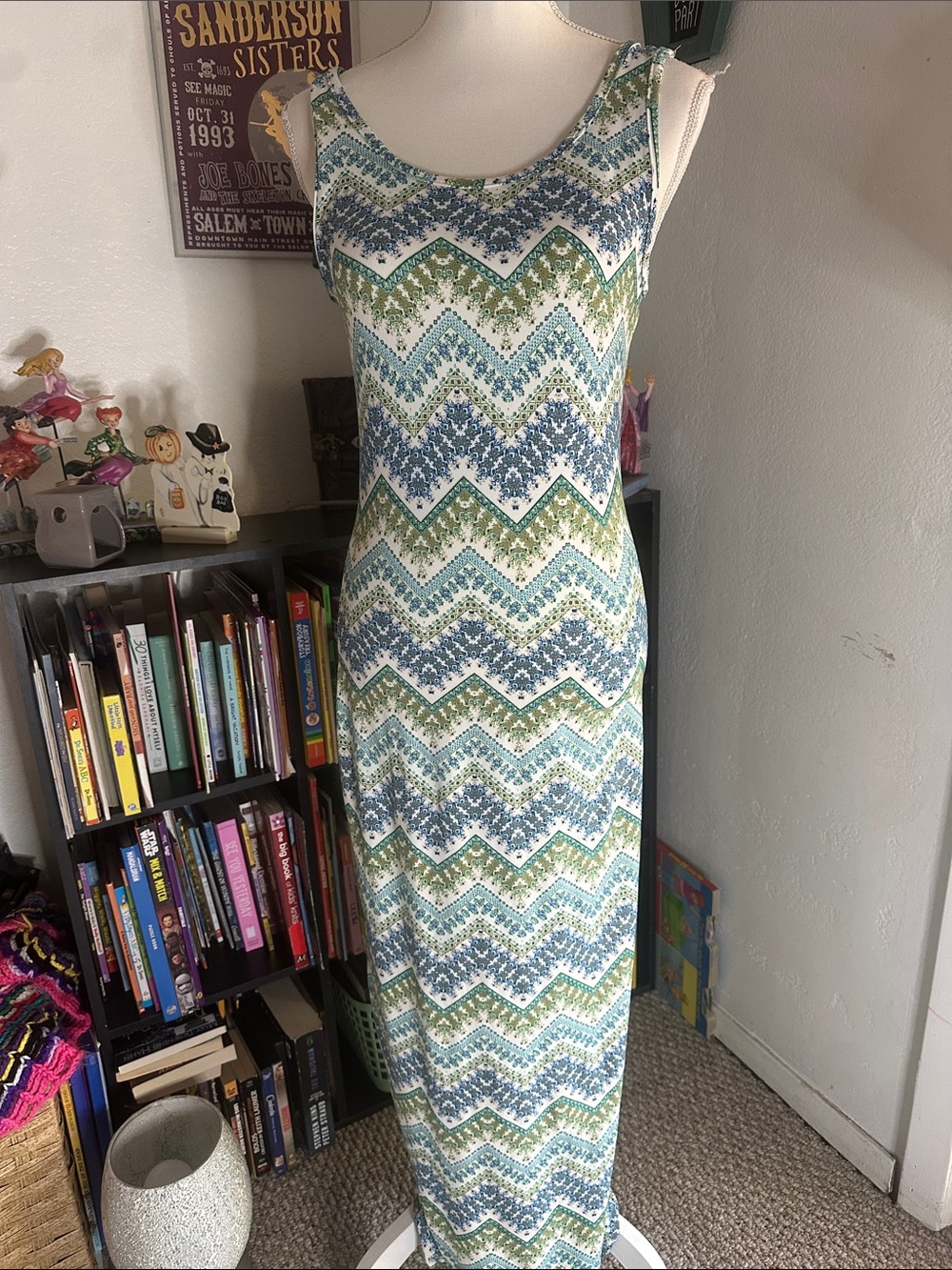 Dynamite Size large blue green and white maxi dress